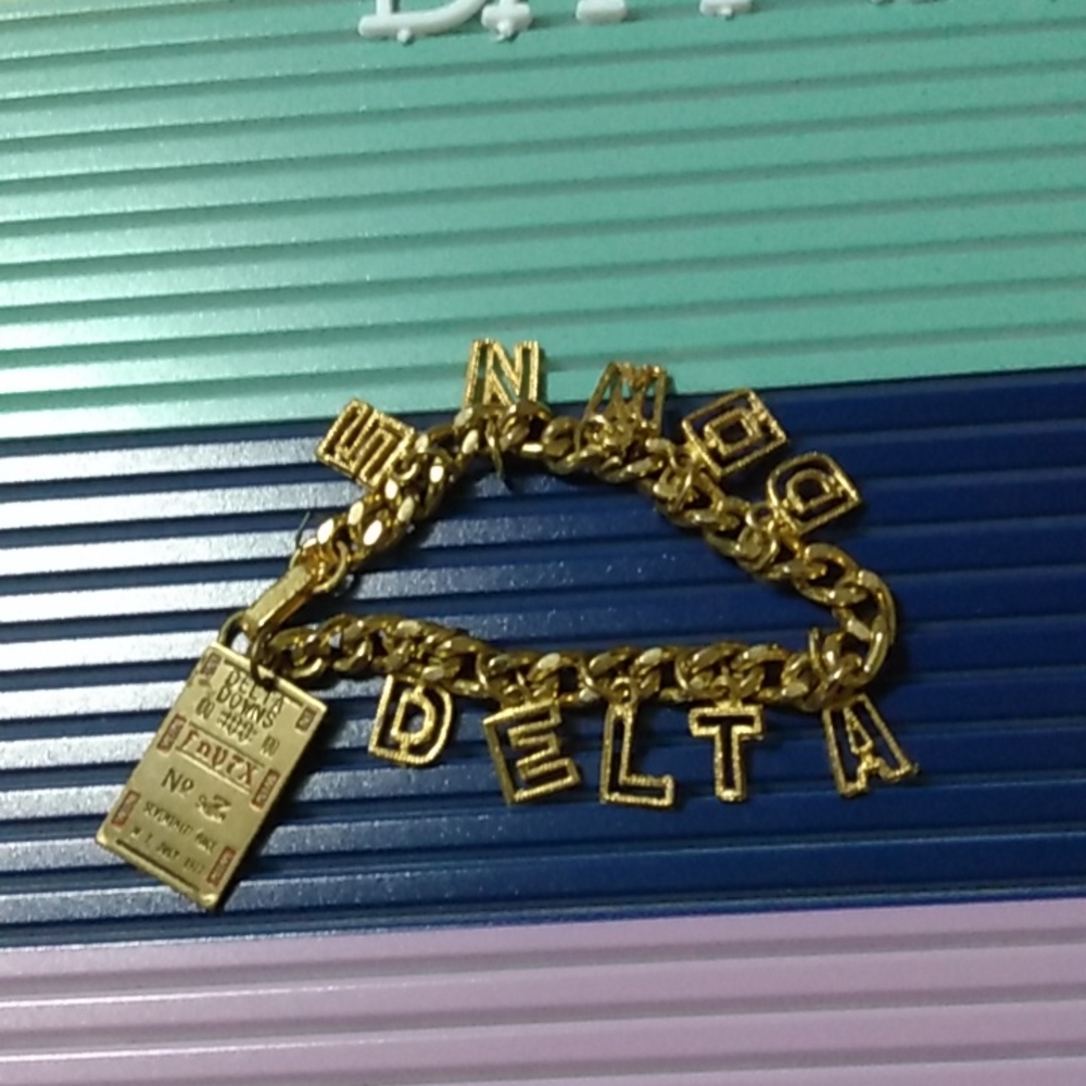 Vtg delta downs bracelet 70s Equestrian Races Kentucky Derby